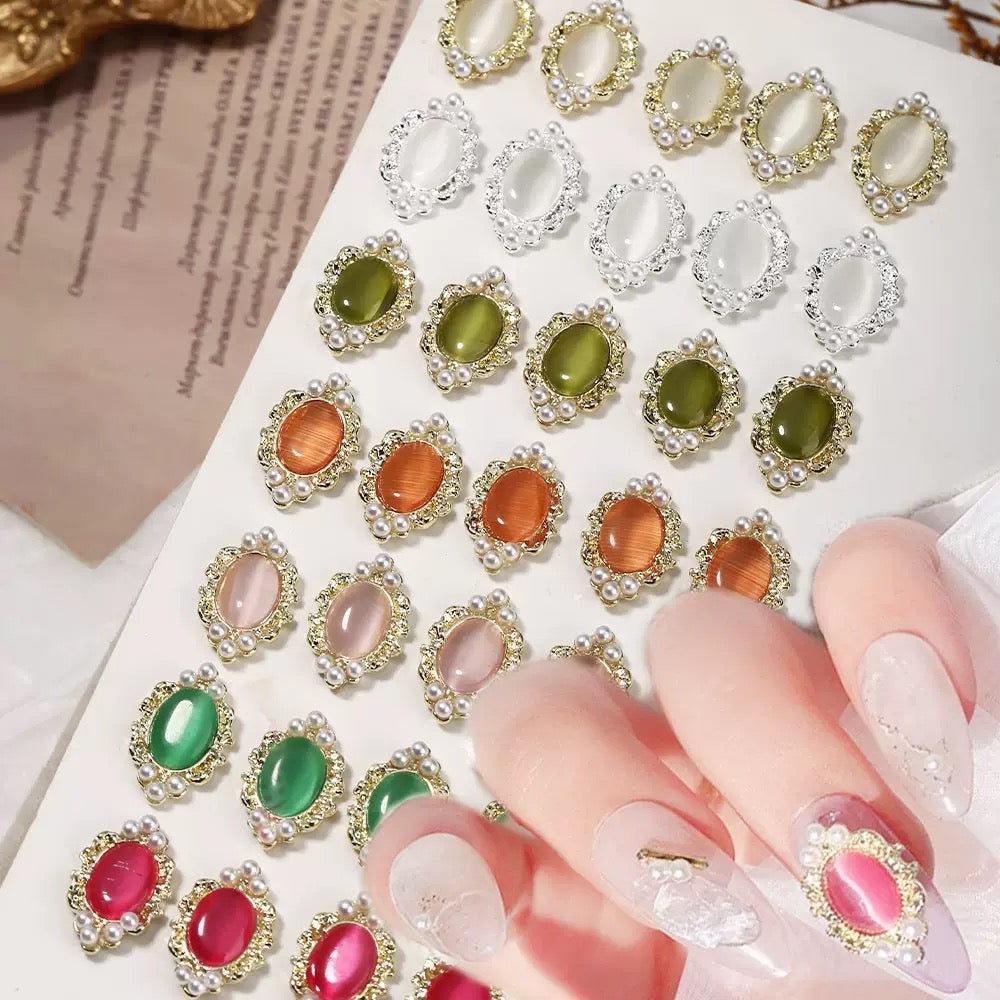 Cat’s Eye Nail Charms – 12-Piece Set of Retro Alloy Charms with Shimmering Cat’s Eye Stones