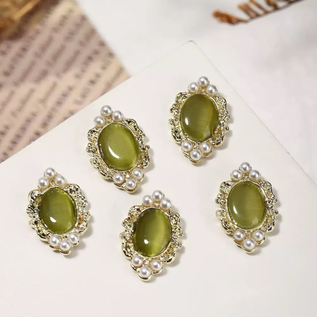 Cat’s Eye Nail Charms – 12-Piece Set of Retro Alloy Charms with Shimmering Cat’s Eye Stones