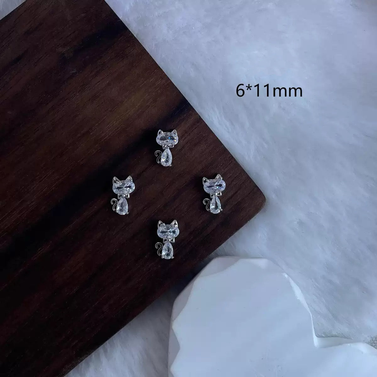 Zircon Kitty Cat Nail Charms – 12-Piece Set of 3D Alloy Kitten Accents with Sparkling Crystal Details